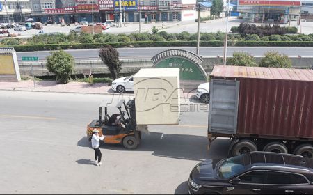 巨寶機電振動篩集裝箱裝車發貨準備發往海外